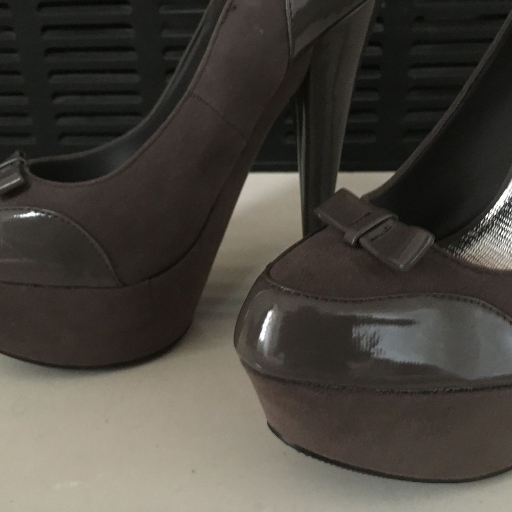 Pumps - Picture 3 of 6